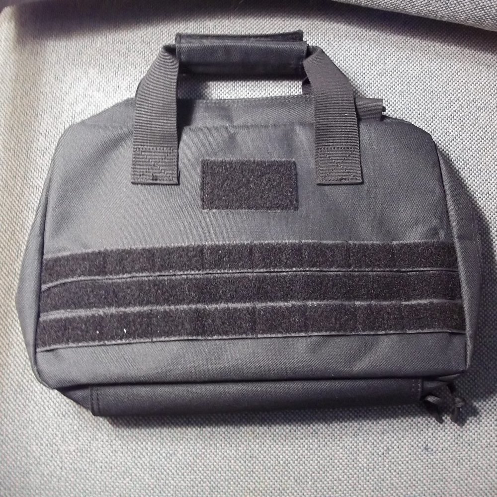 black nylon range bag